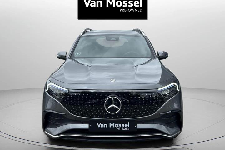 Grå Mercedes EQB 250+ fra 2025