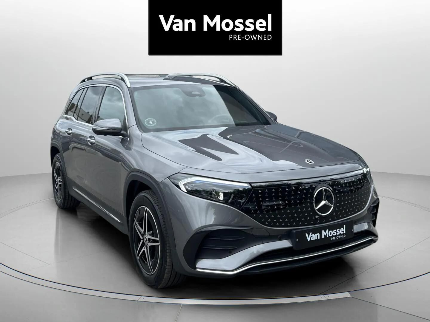 Grå Mercedes EQB 250+ fra 2025