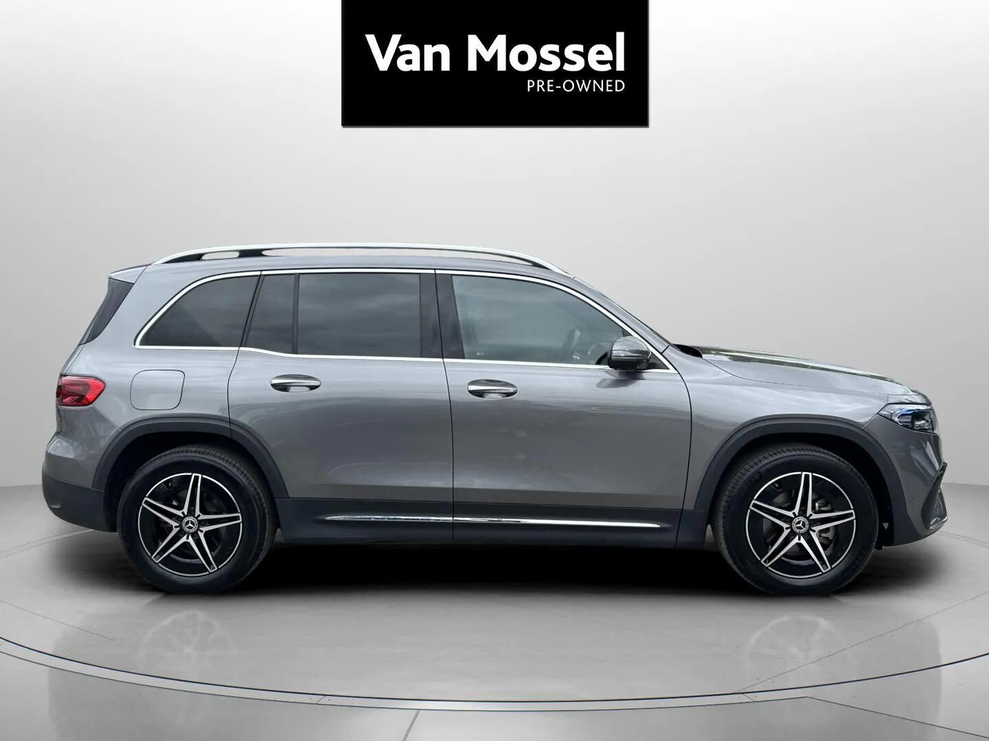Grå Mercedes EQB 250+ fra 2025