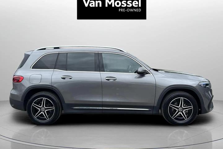 Grå Mercedes EQB 250+ fra 2025