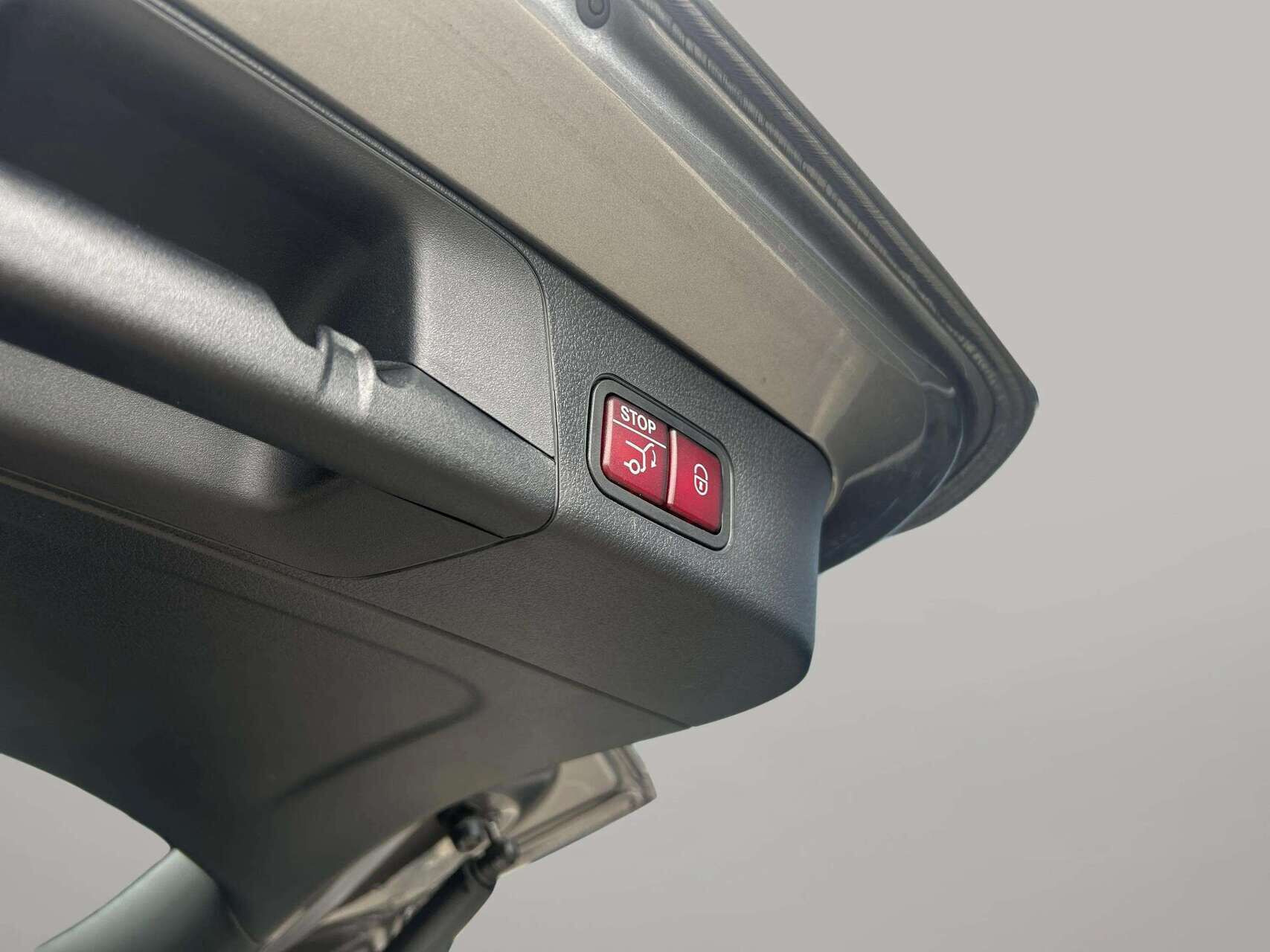 Grå Mercedes EQB 250+ fra 2025