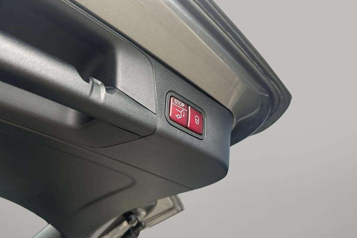 Grå Mercedes EQB 250+ fra 2025