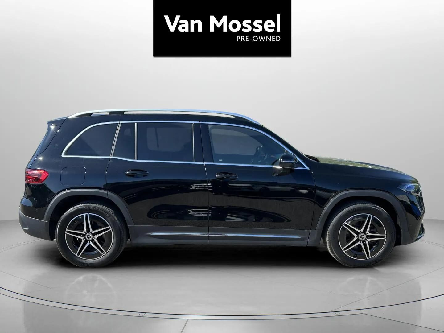 Sort Mercedes EQB 250+ fra 2024