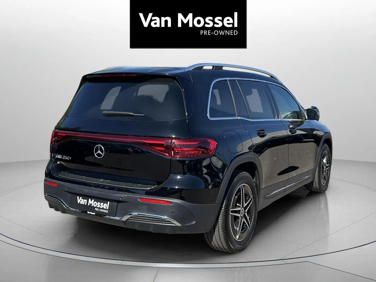 Sort Mercedes EQB 250+ fra 2024