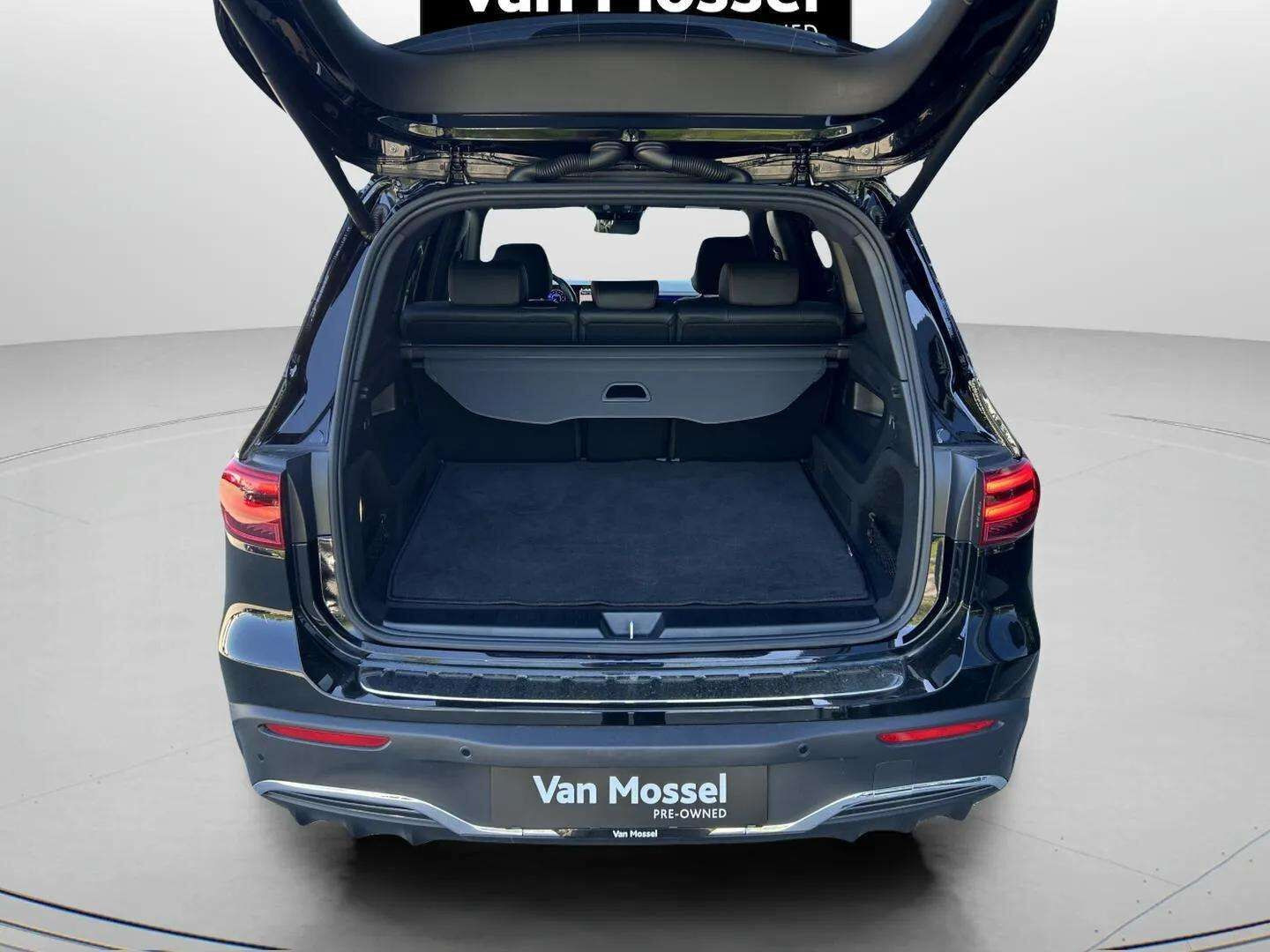 Sort Mercedes EQB 250+ fra 2024