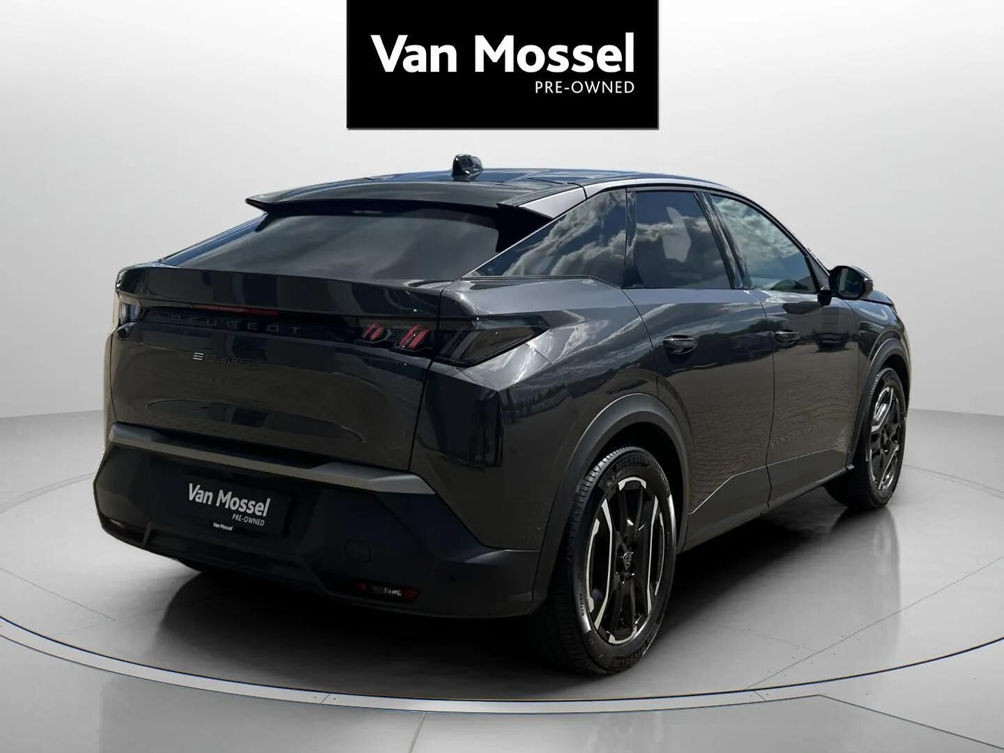 Grå Peugeot e-3008 fra 2025