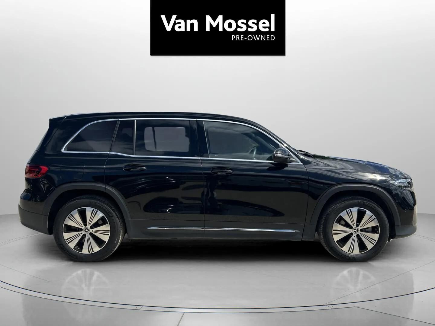 Sort Mercedes EQB 250+ fra 2024