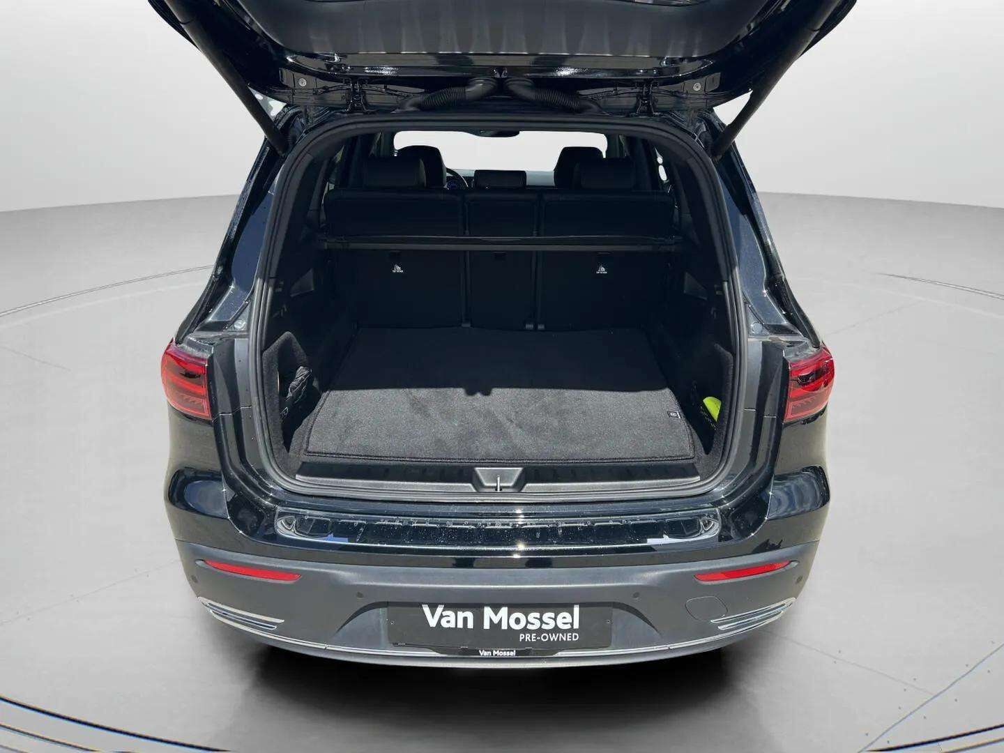 Sort Mercedes EQB 250+ fra 2024