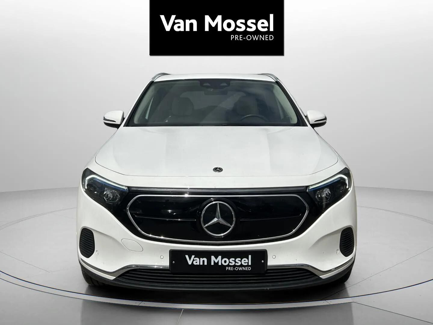 Hvid Mercedes EQA 250 fra 2024