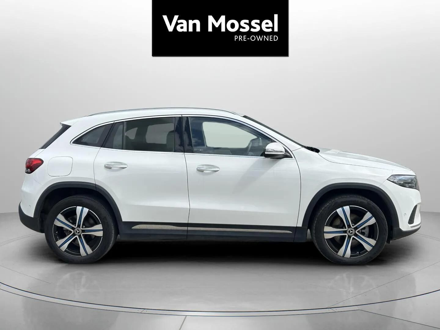 Hvid Mercedes EQA 250 fra 2024