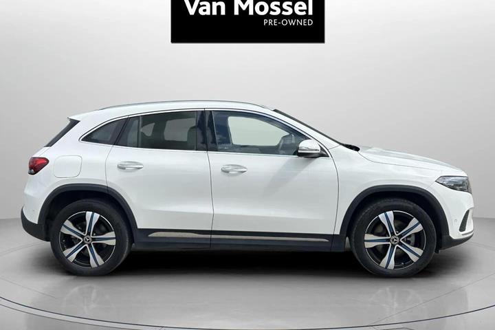 Hvid Mercedes EQA 250 fra 2024