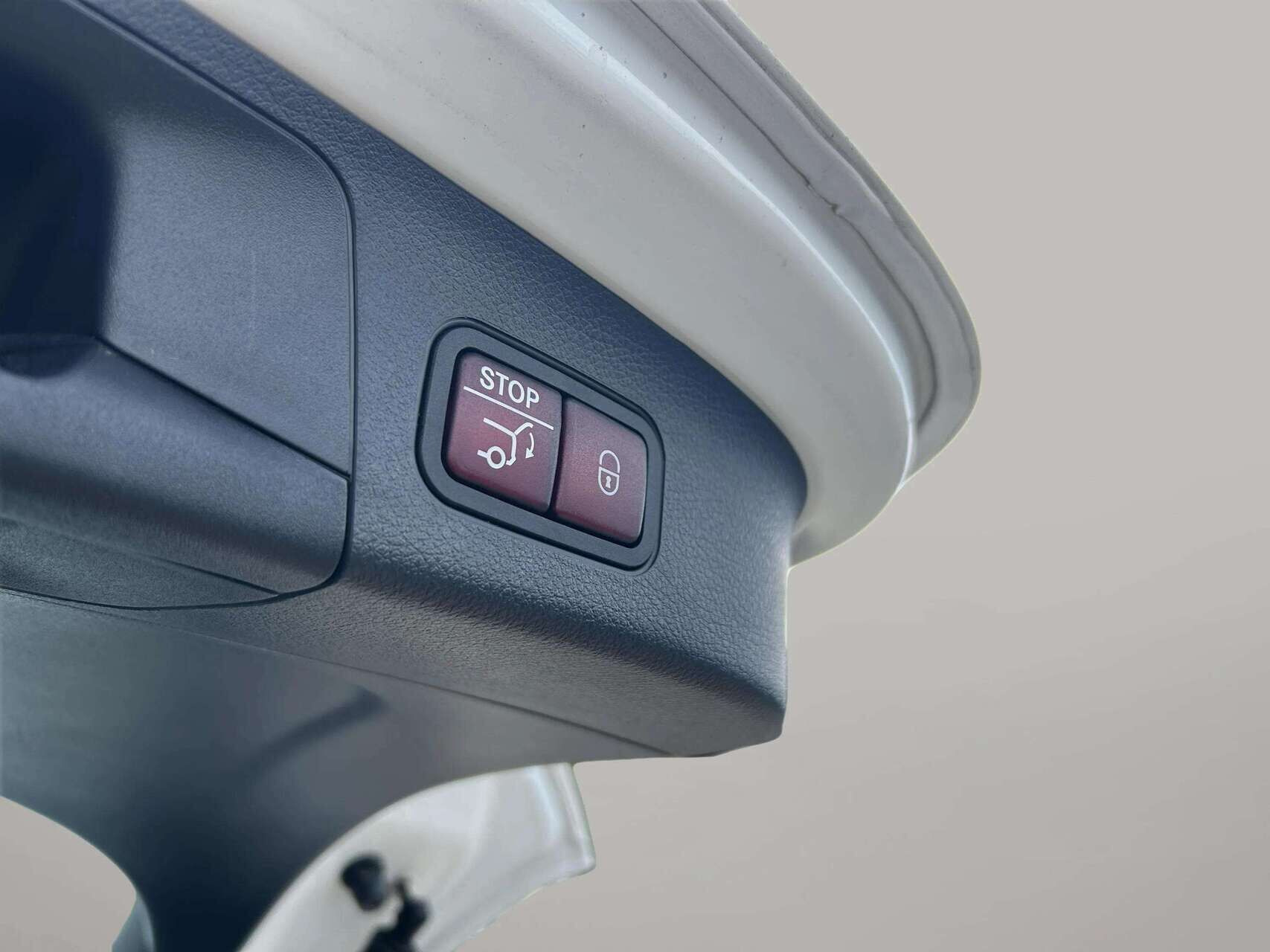 Hvid Mercedes EQA 250 fra 2024
