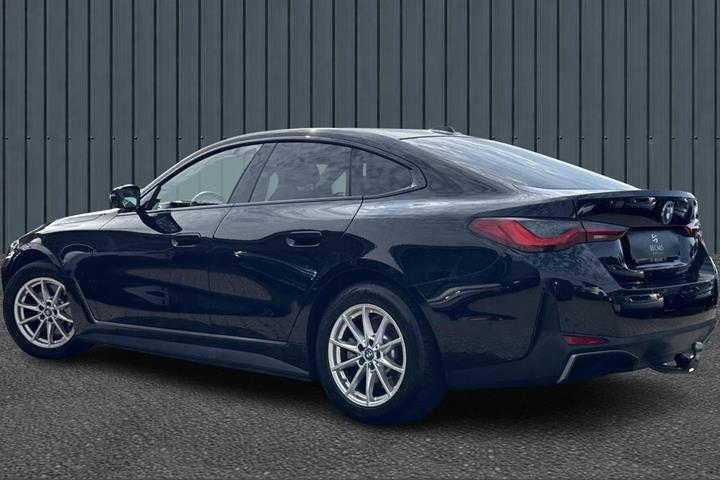 Sort BMW i4 fra 2023
