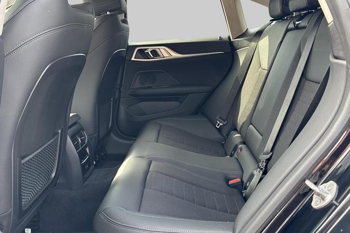 Sort BMW i4 fra 2023