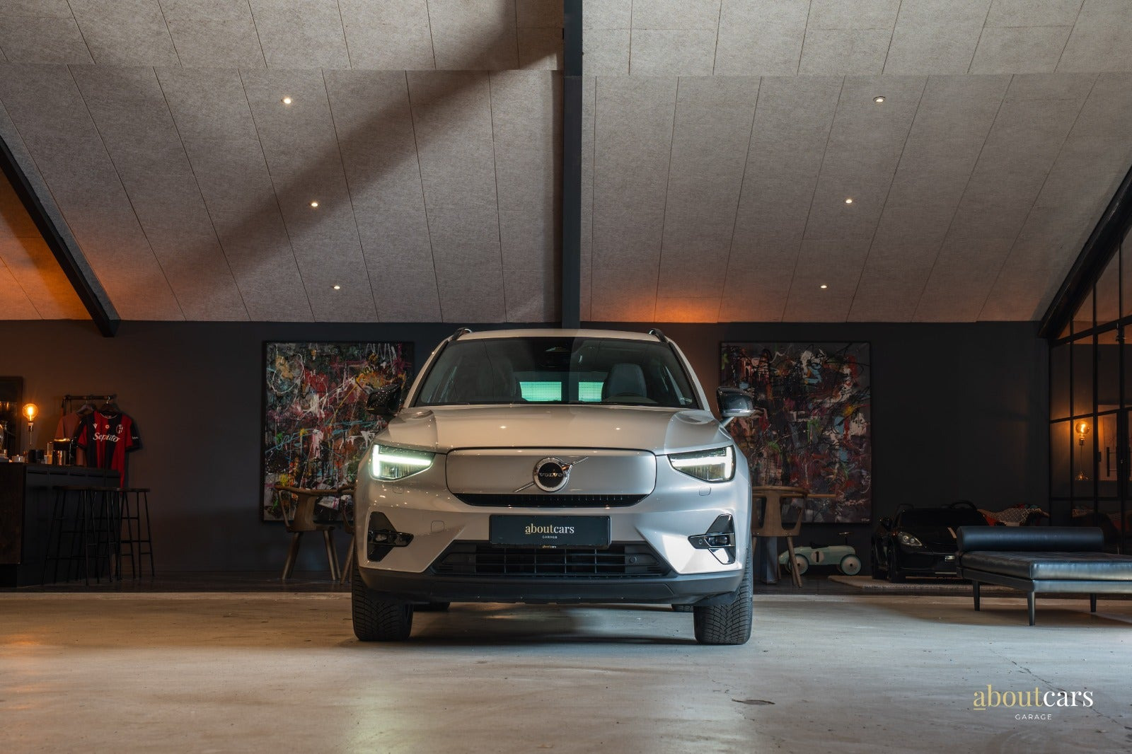 Sølv Volvo XC40 fra 2023