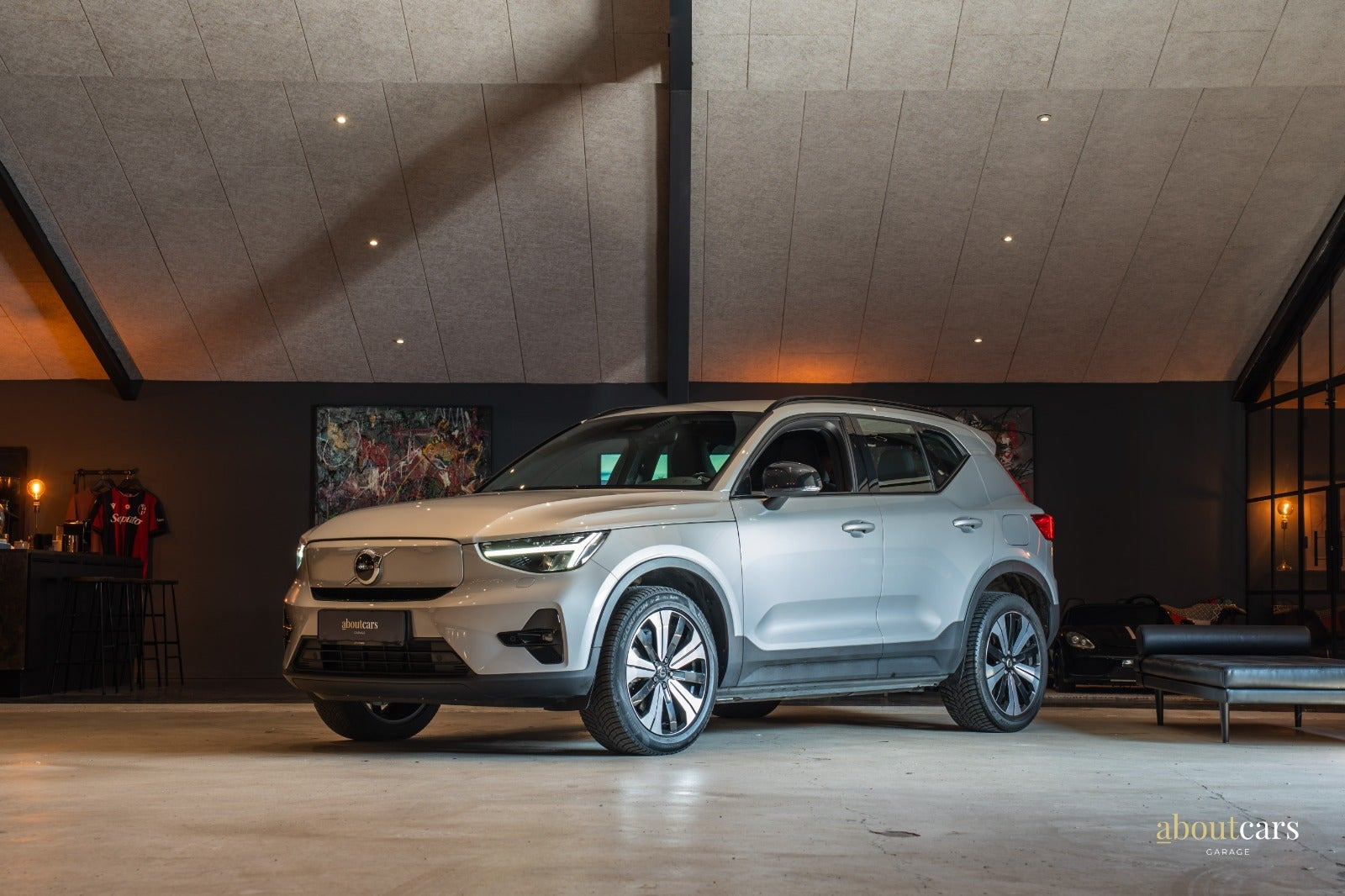 Sølv Volvo XC40 fra 2023