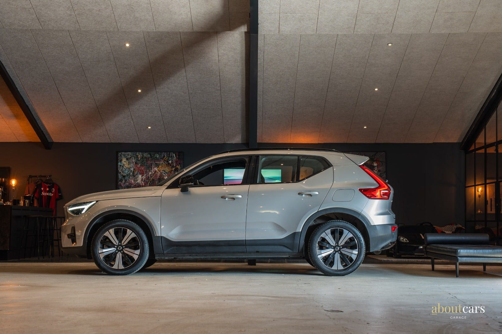Sølv Volvo XC40 fra 2023