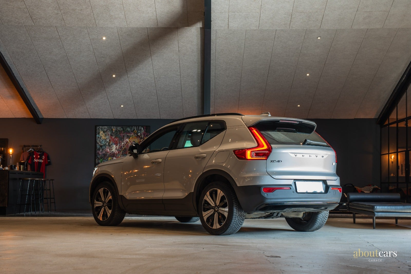 Sølv Volvo XC40 fra 2023