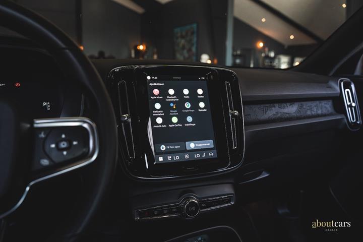 Sølv Volvo XC40 fra 2023