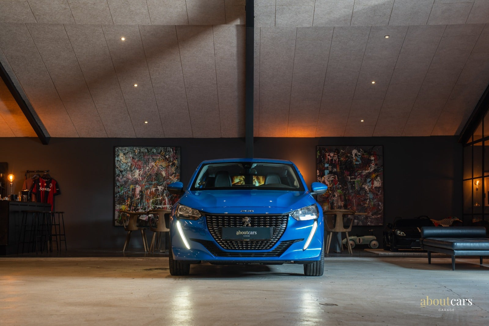 Blå Peugeot 208 fra 2020