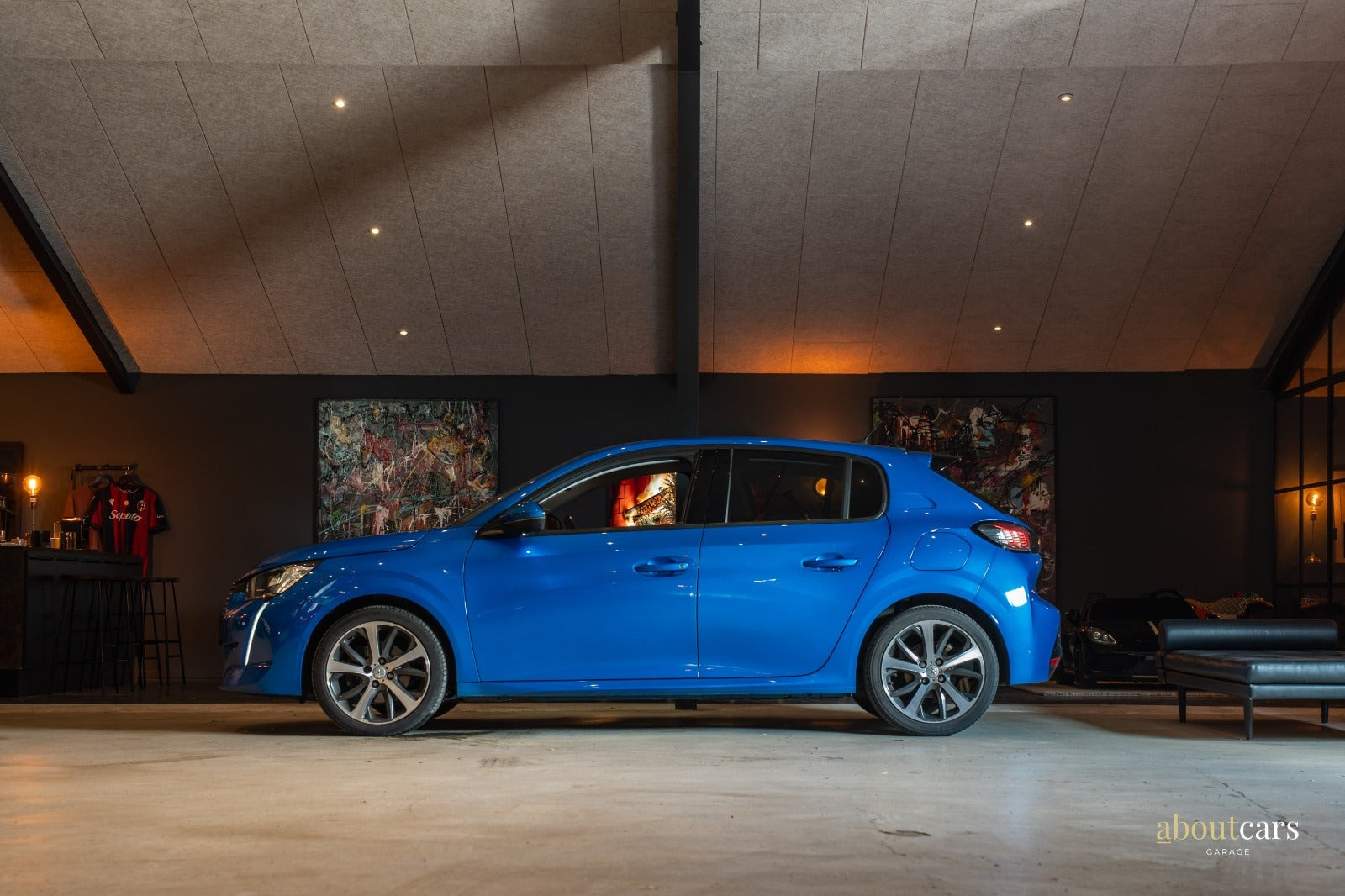 Blå Peugeot 208 fra 2020