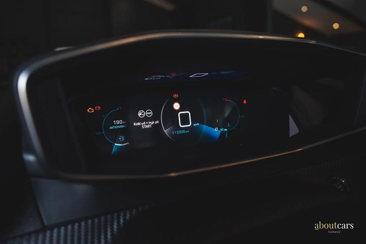 Blå Peugeot 208 fra 2020