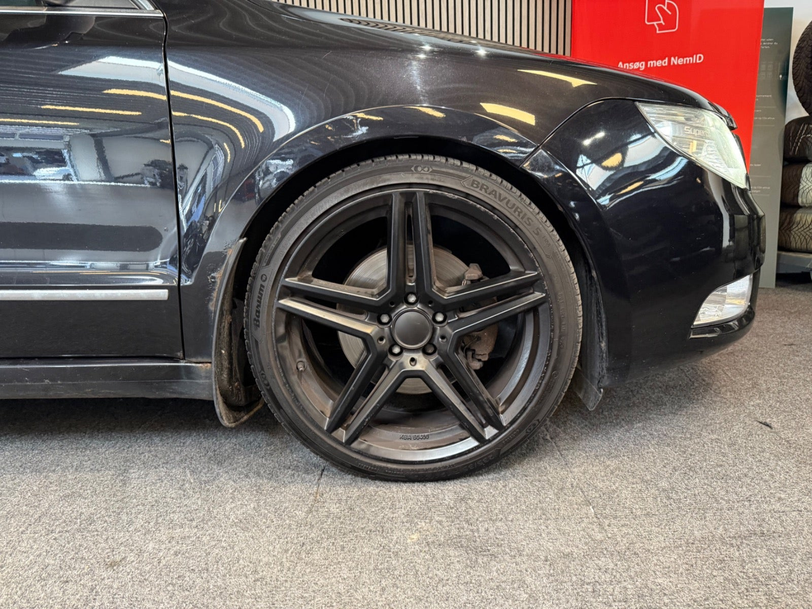 Sort Skoda Superb fra 2010