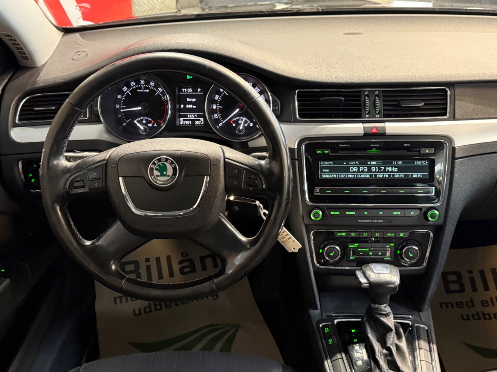 Sort Skoda Superb fra 2010