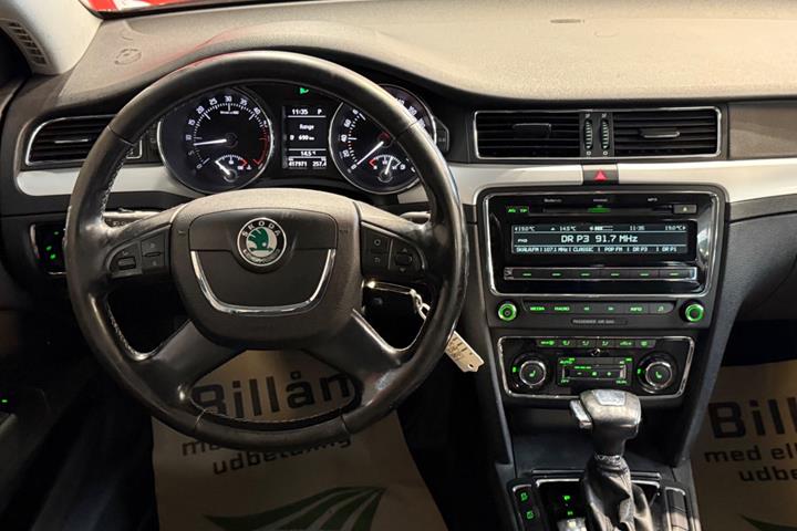 Sort Skoda Superb fra 2010