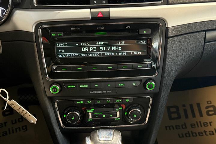 Sort Skoda Superb fra 2010