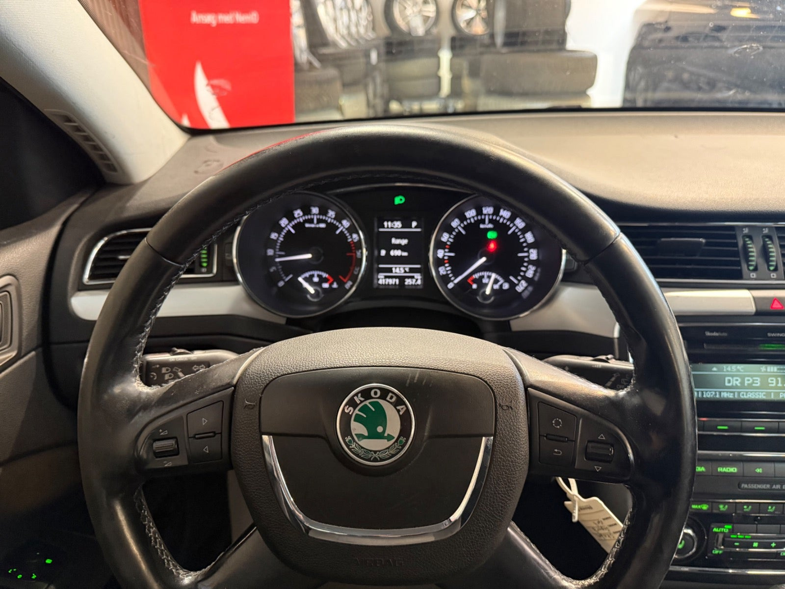 Sort Skoda Superb fra 2010