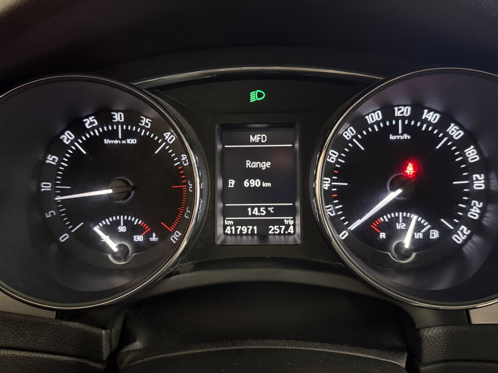 Sort Skoda Superb fra 2010