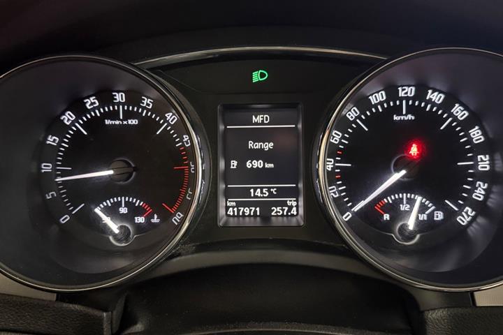 Sort Skoda Superb fra 2010