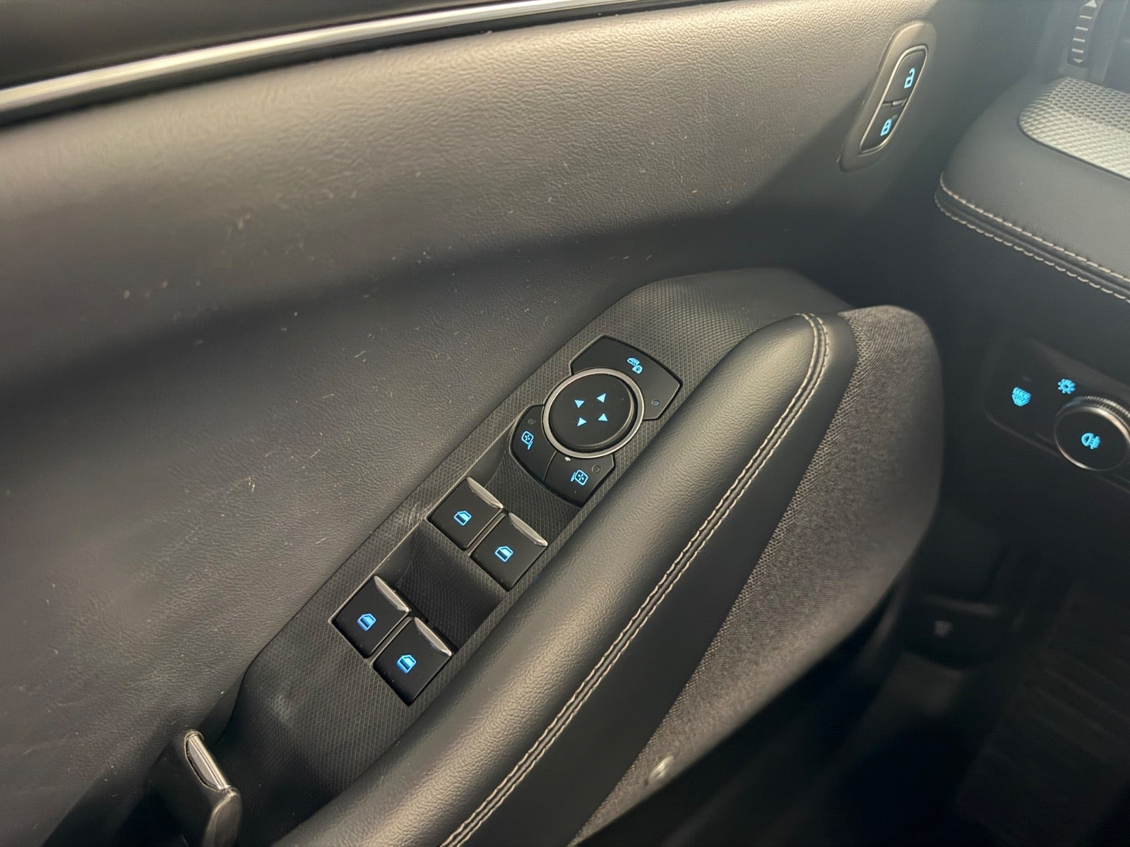 Sort Ford Mustang Mach-E fra 2021
