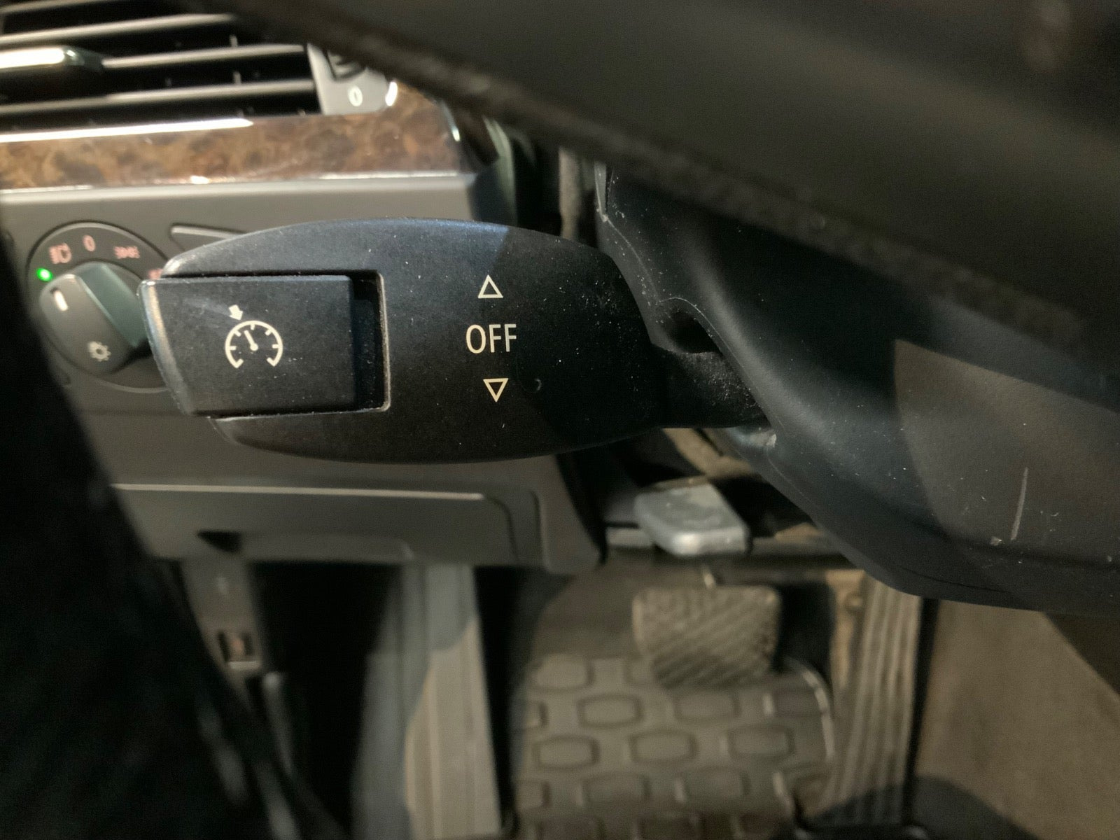 Grå BMW 525i fra 2006