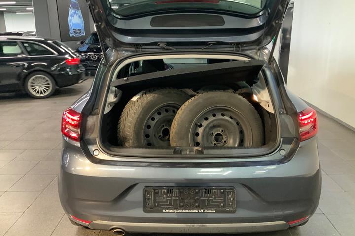 Grå Renault Clio V fra 2021