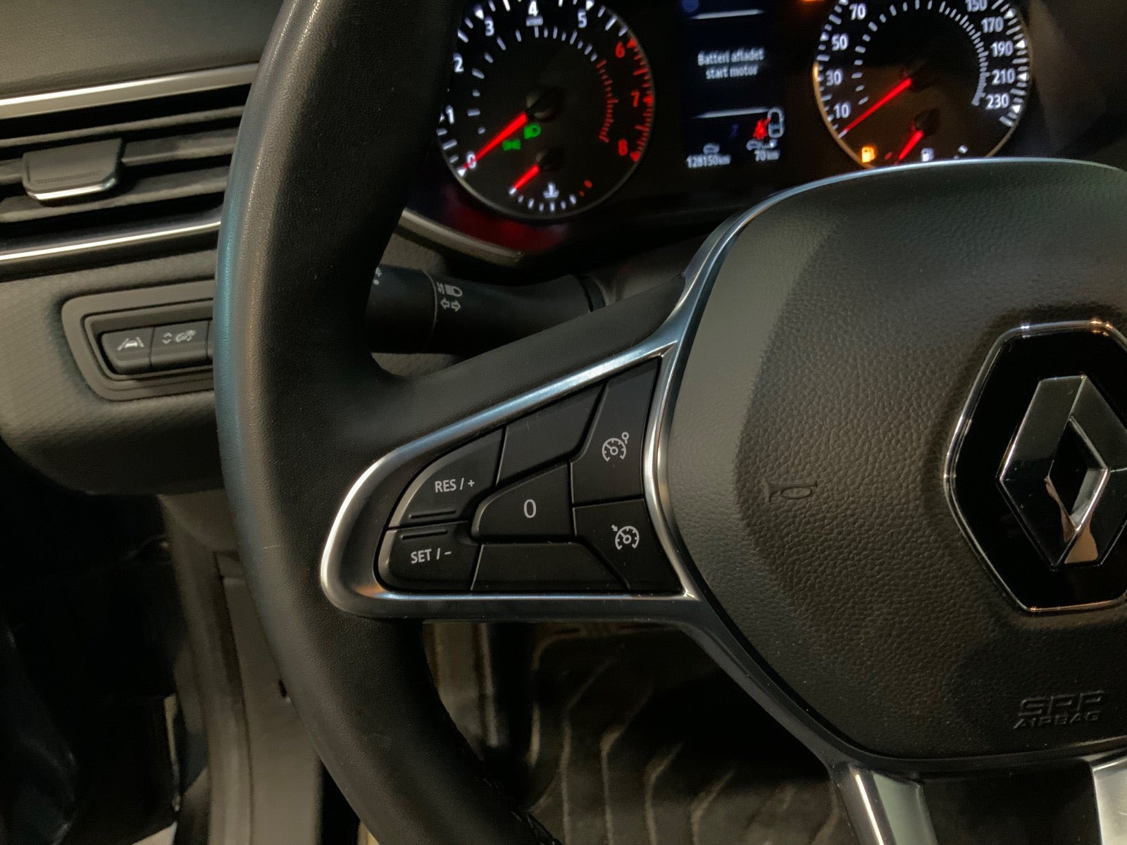 Grå Renault Clio V fra 2021
