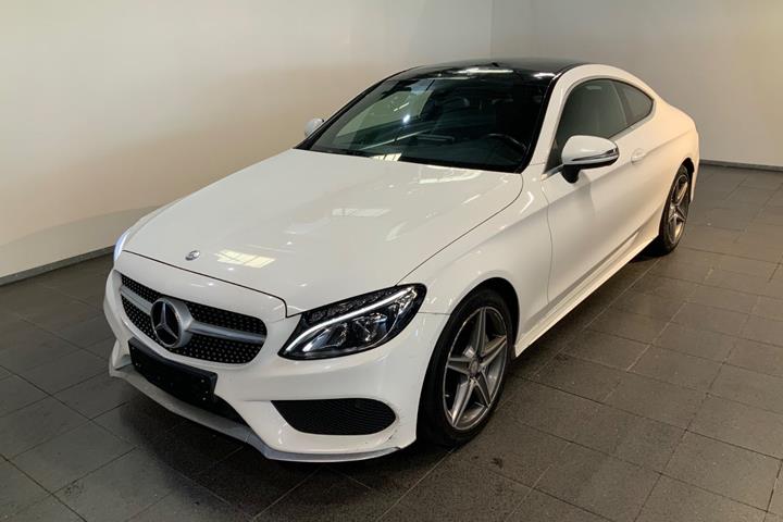 Hvid Mercedes C220 d fra 2017 set udefra