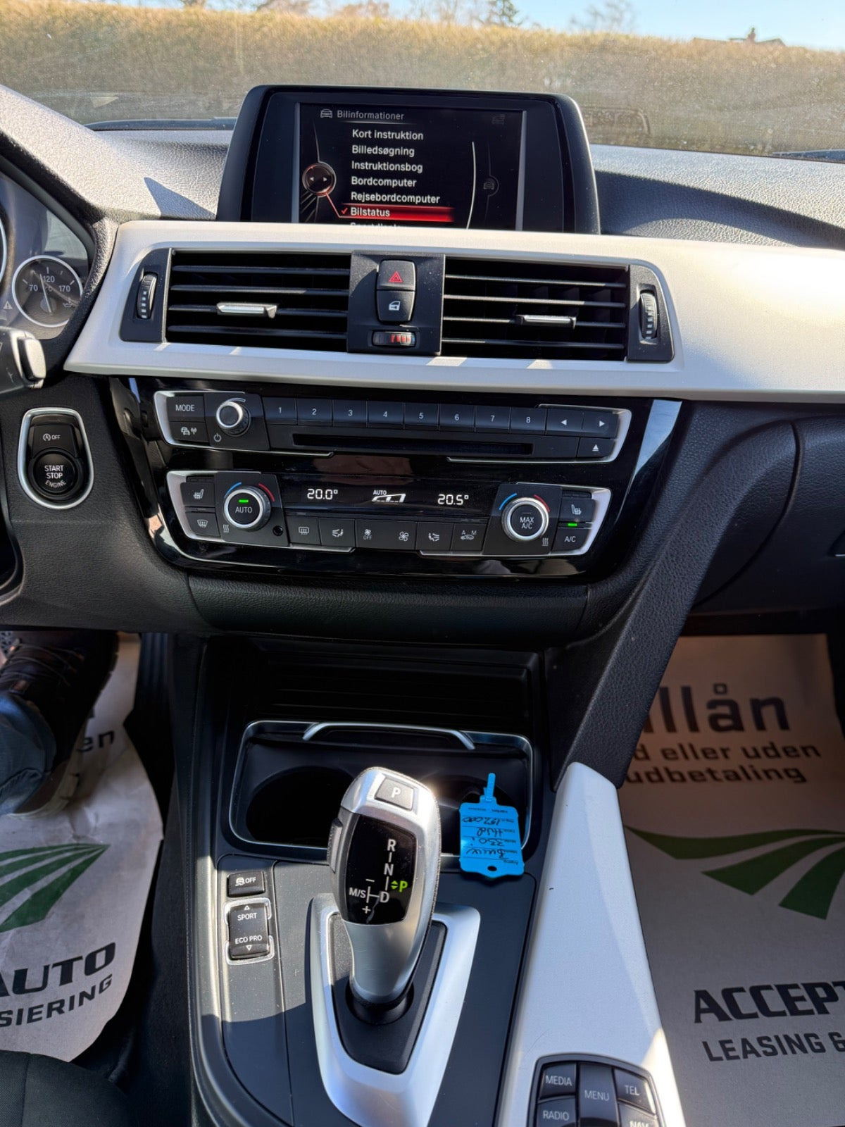 Hvid BMW 330i fra 2017