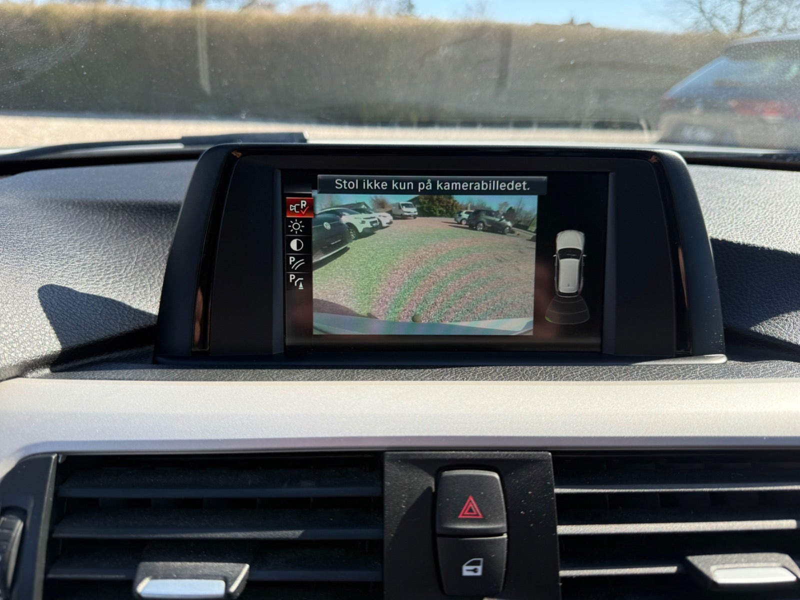 Hvid BMW 330i fra 2017