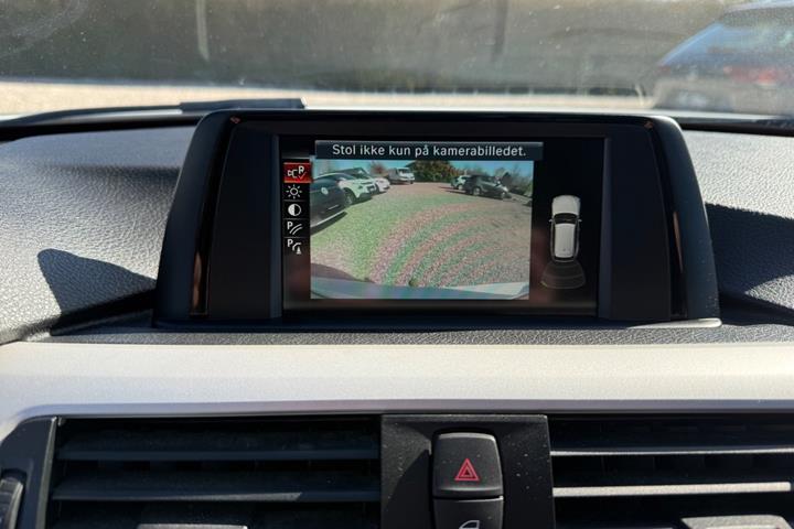 Hvid BMW 330i fra 2017
