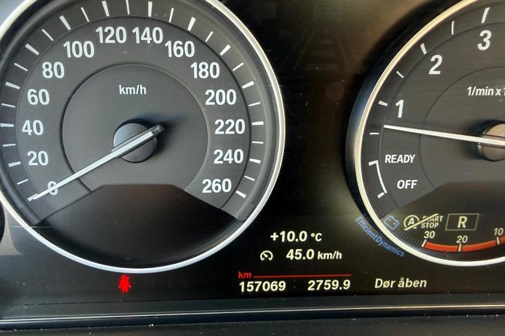 Hvid BMW 330i fra 2017