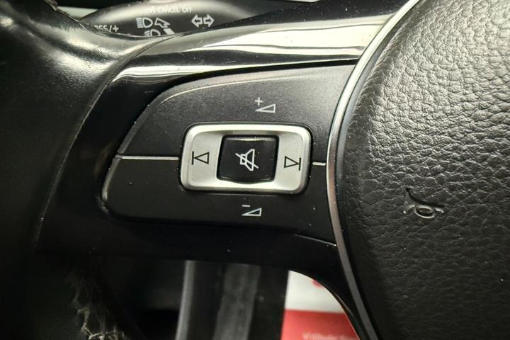 Grå VW Amarok fra 2016