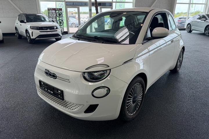 Hvid Fiat 500e fra 2023