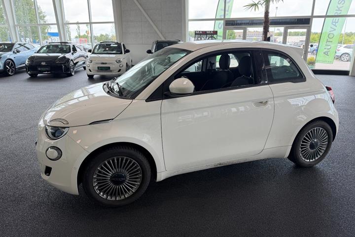 Hvid Fiat 500e fra 2023