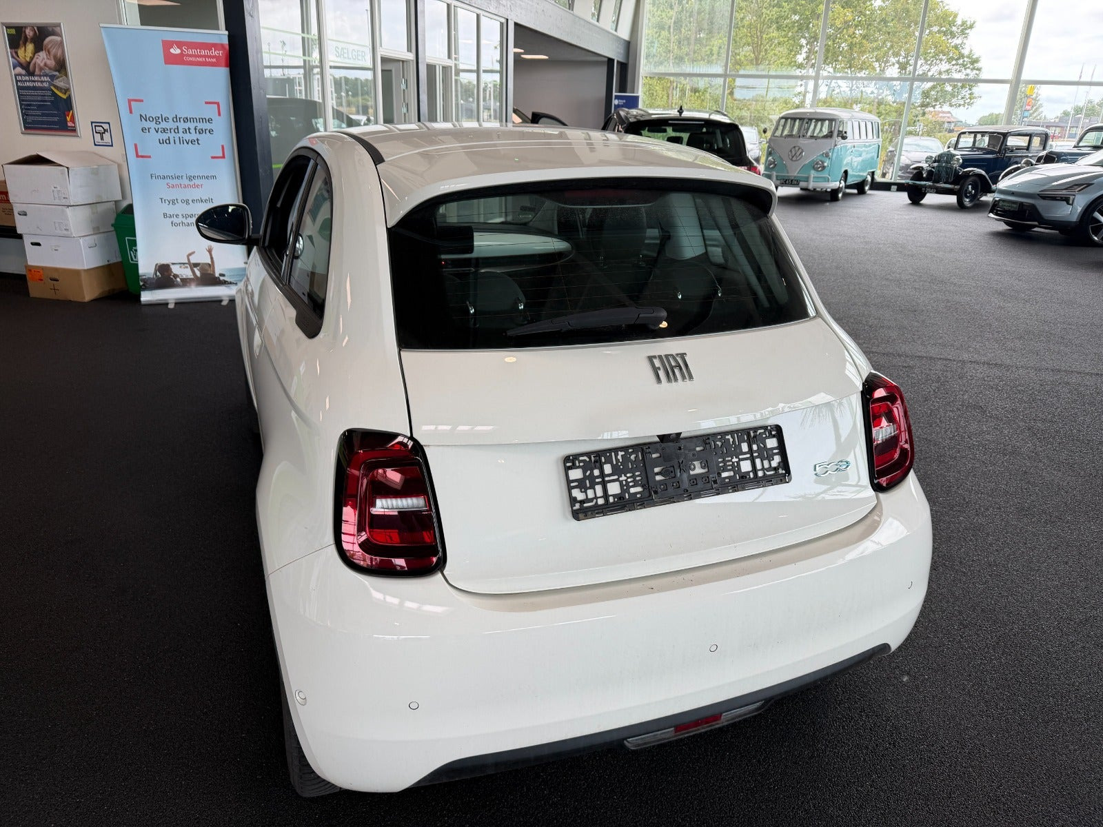 Hvid Fiat 500e fra 2023