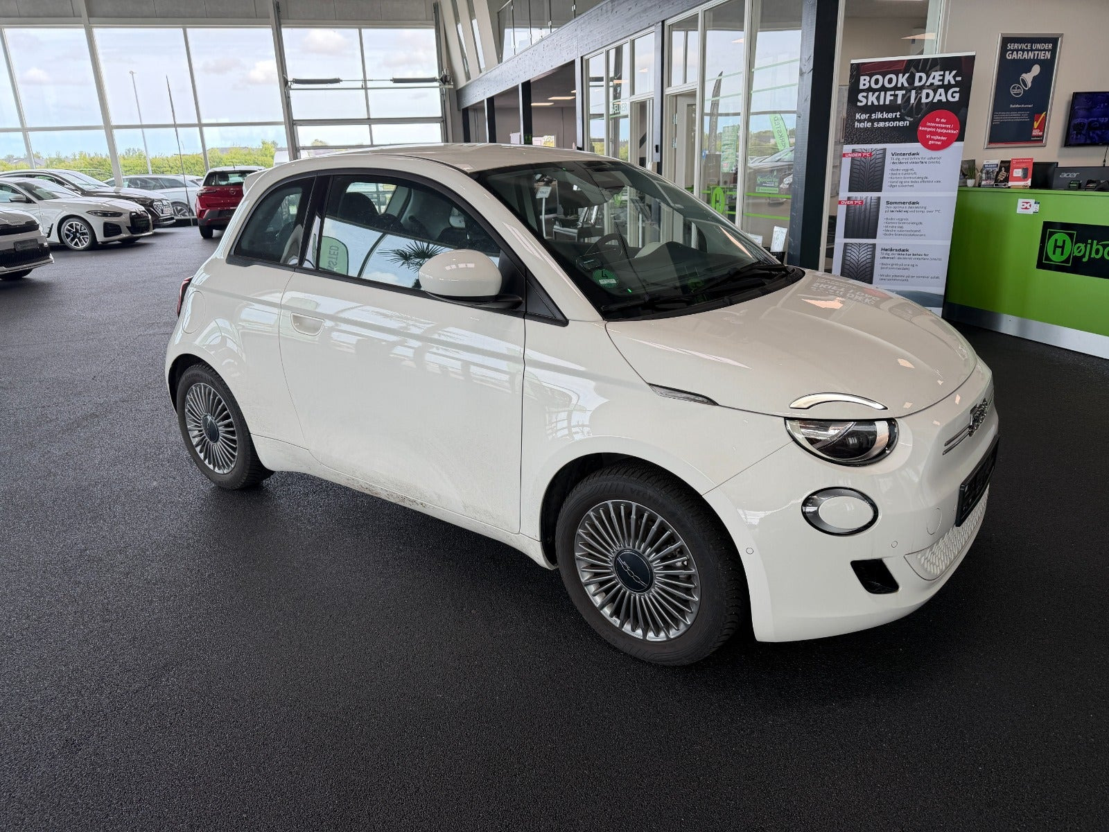 Hvid Fiat 500e fra 2023