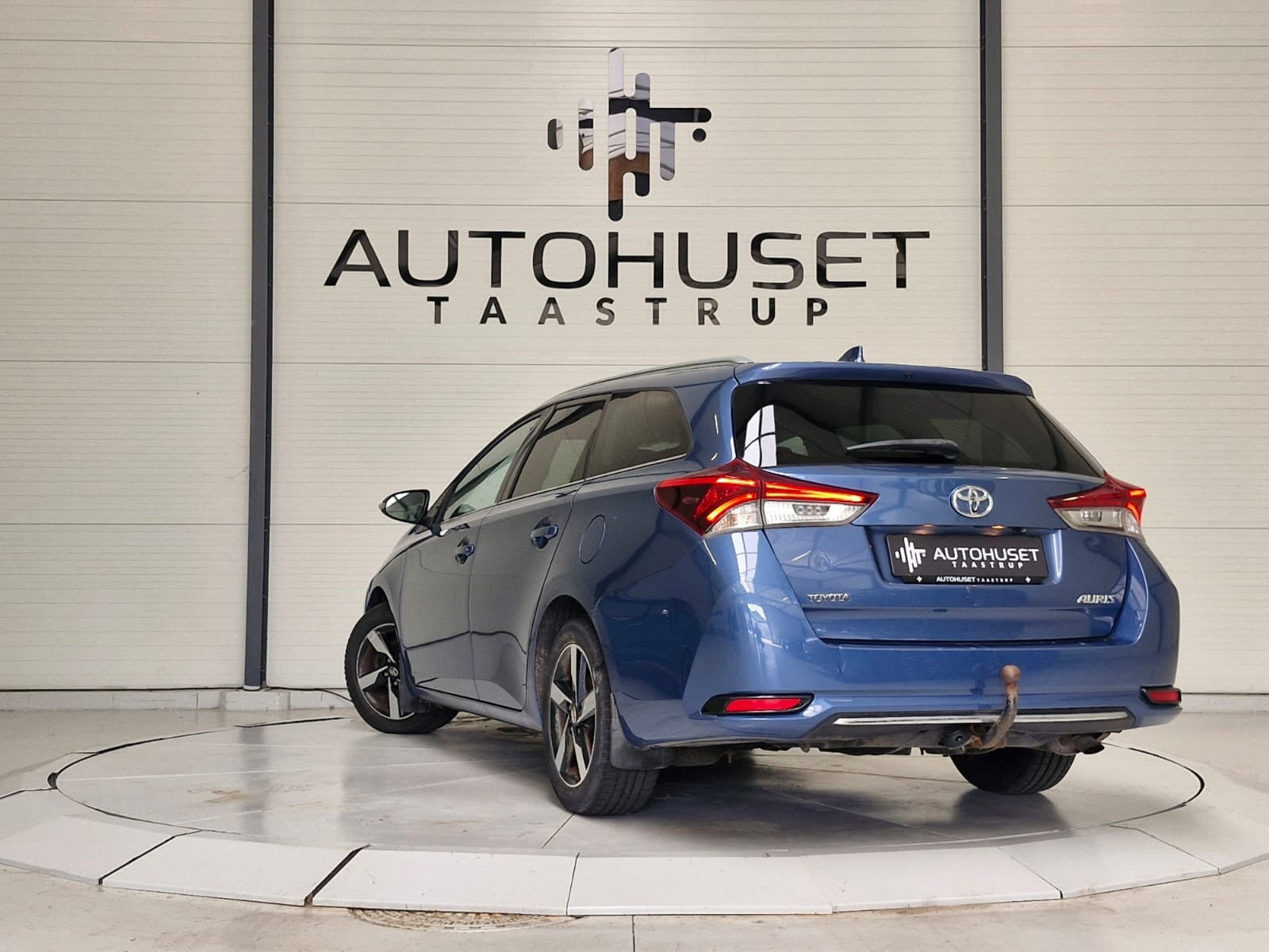 Blå Toyota Auris fra 2015