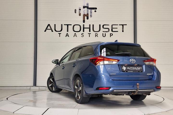Blå Toyota Auris fra 2015