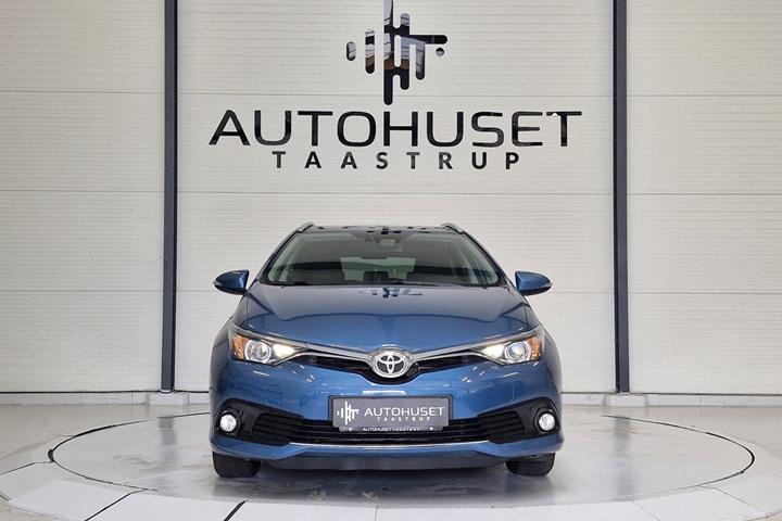 Blå Toyota Auris fra 2015